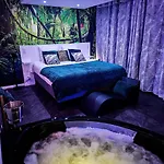 Loveroom & Jacuzzi Tijugo - Ferrand Appartement *