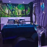 Loveroom & Jacuzzi Tijugo - Ferrand Appartement *