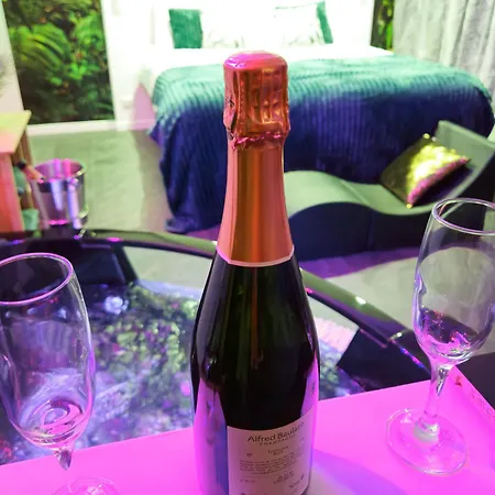 Loveroom & Jacuzzi Tijugo - Ferrand